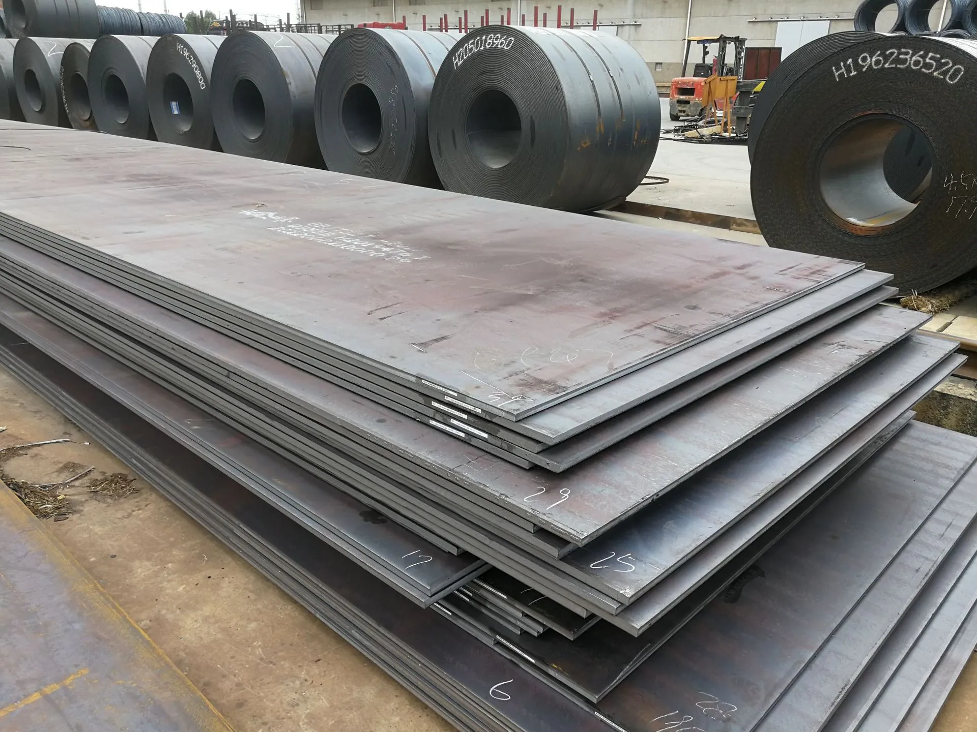 Analisis Retak Bending pada Pelat Baja Canai Panas Q235B yang Dibentuk